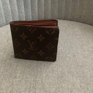 Louis Vuitton Men’s Monogram Bifold Wallet